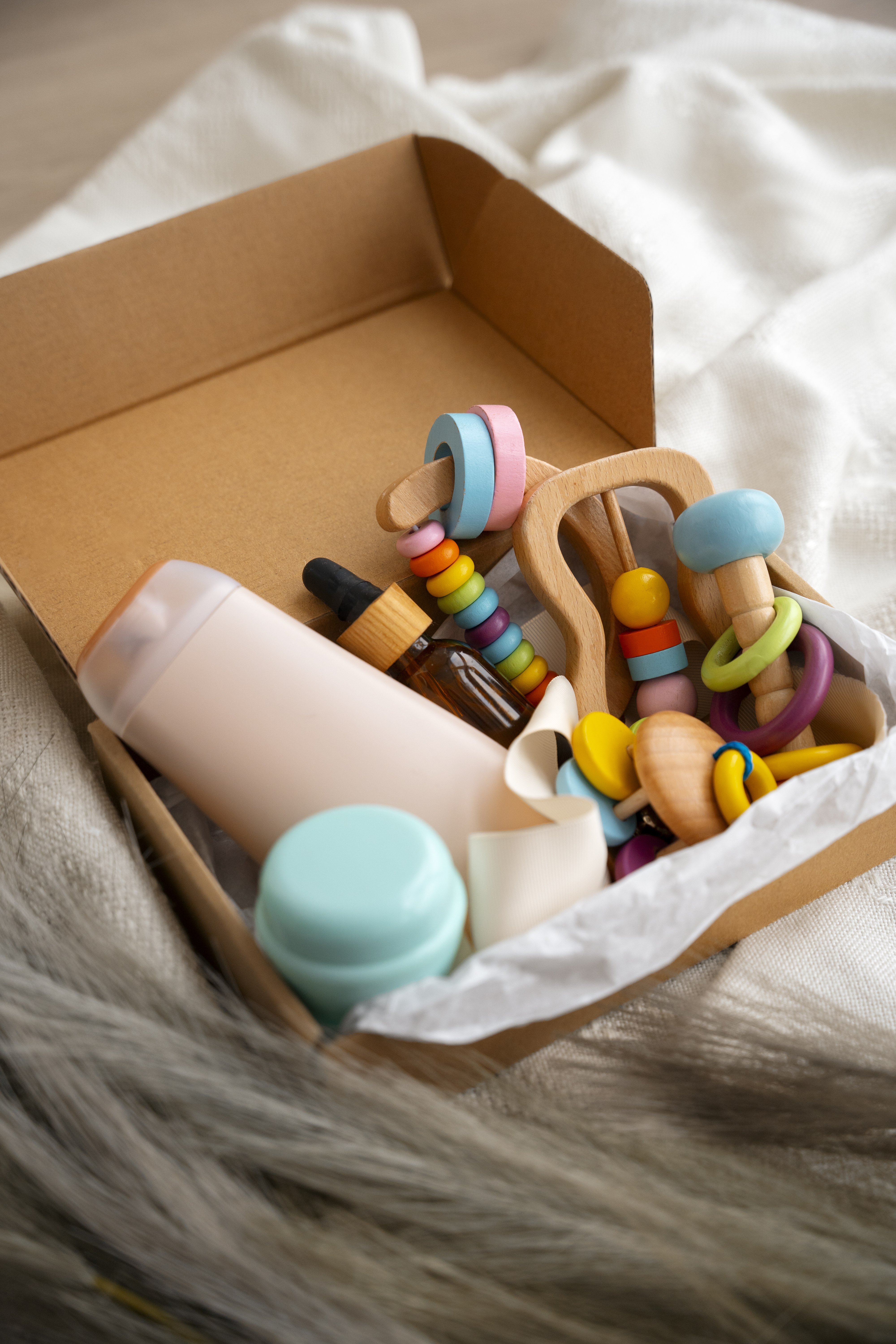 Reusable packaging case used to ship Whirl toy kits